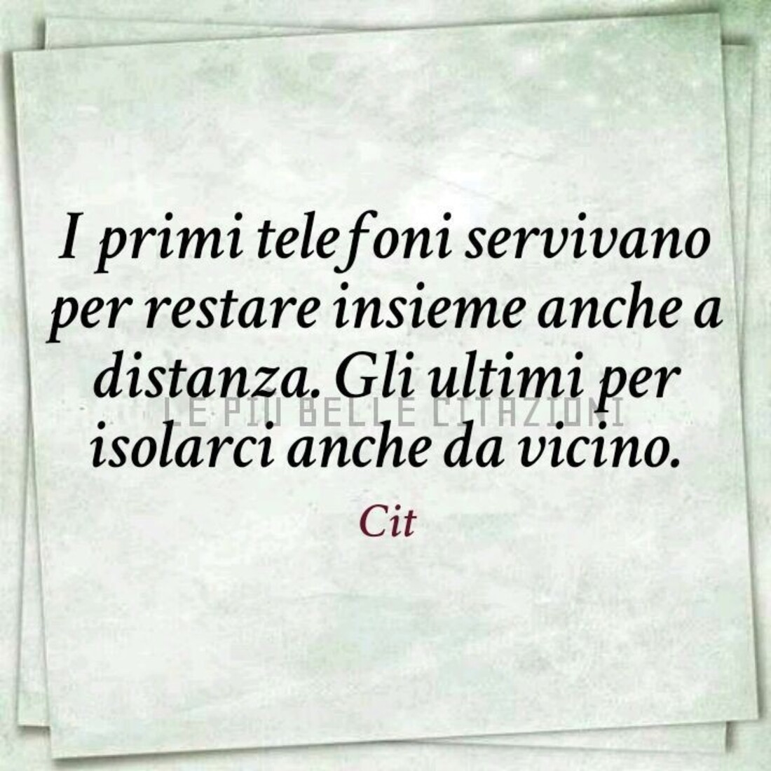 I primi telefoni servivano per restare insieme anche a distanza. gli ultimi per isolarci anche da vicino