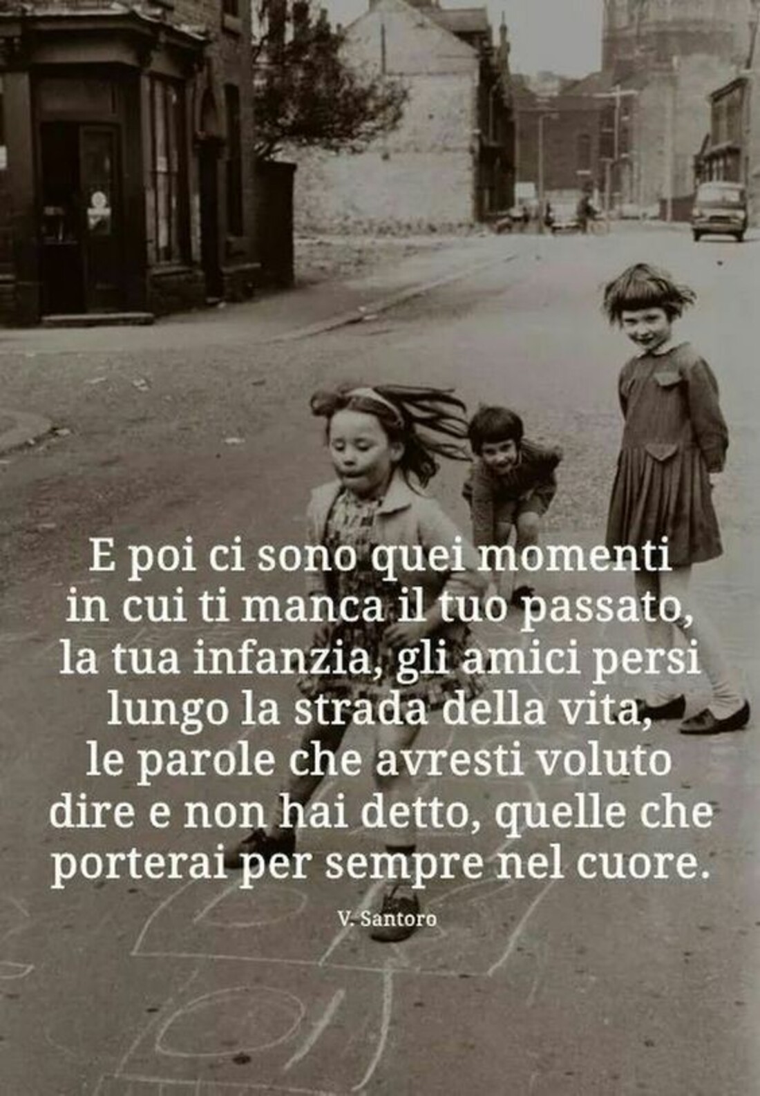 E poi ci sono quei momenti in cui ti manca il tuo passato, la tua infanzia, gli amici persi lungo la strada della vita, le parole che avresti voluto dire e non hai detto, quelle che porterai per sempre nel cuore