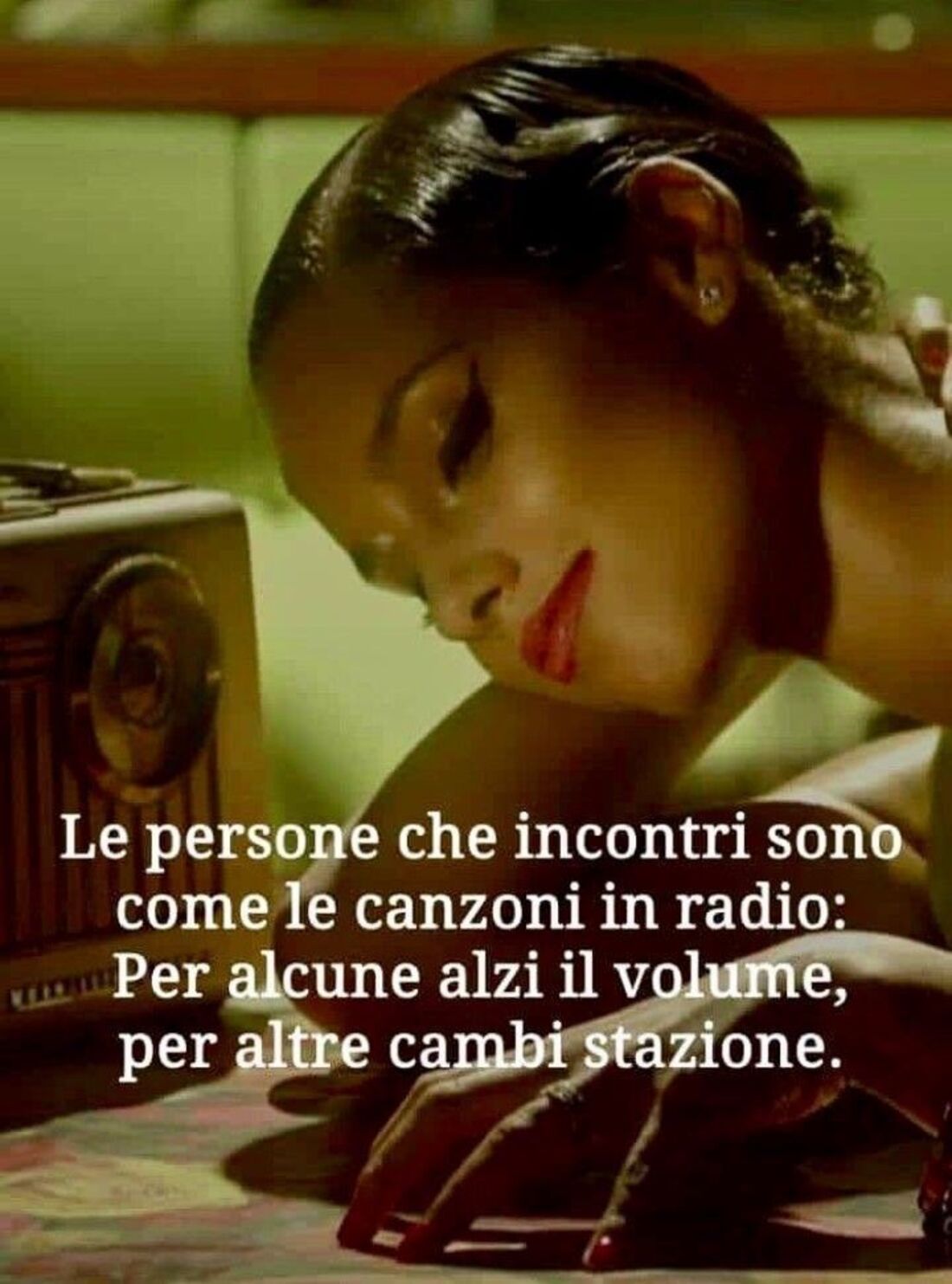 Le persone che incontri sono come le canzoni in radio: per alcune alzi il volume, per altre cambi stazione